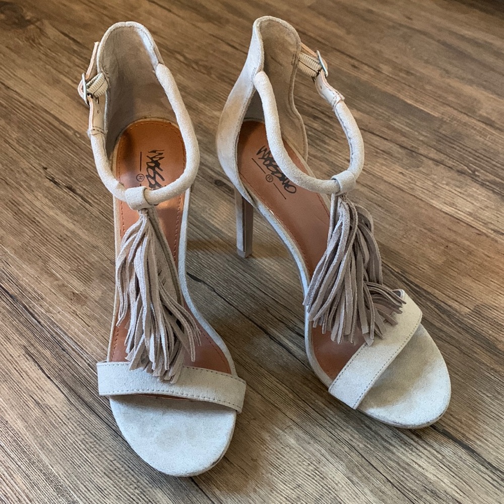 Mossimo Suede Taupe Neutral Fringe Tassels Dressy Heels Shoes Women 6.5